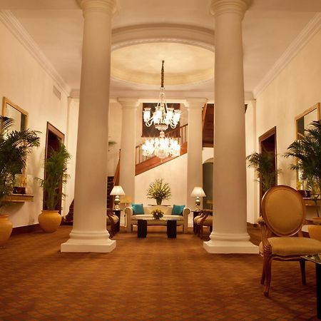 โรงแรมเมเดน นิวเดลี ภายนอก รูปภาพ Interior of the hotel