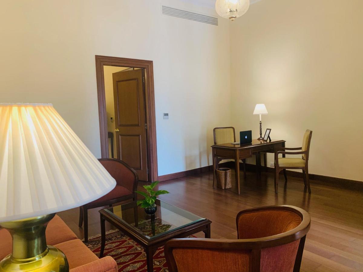 โรงแรมเมเดน นิวเดลี ภายนอก รูปภาพ A room at the Taj Mahal Palace