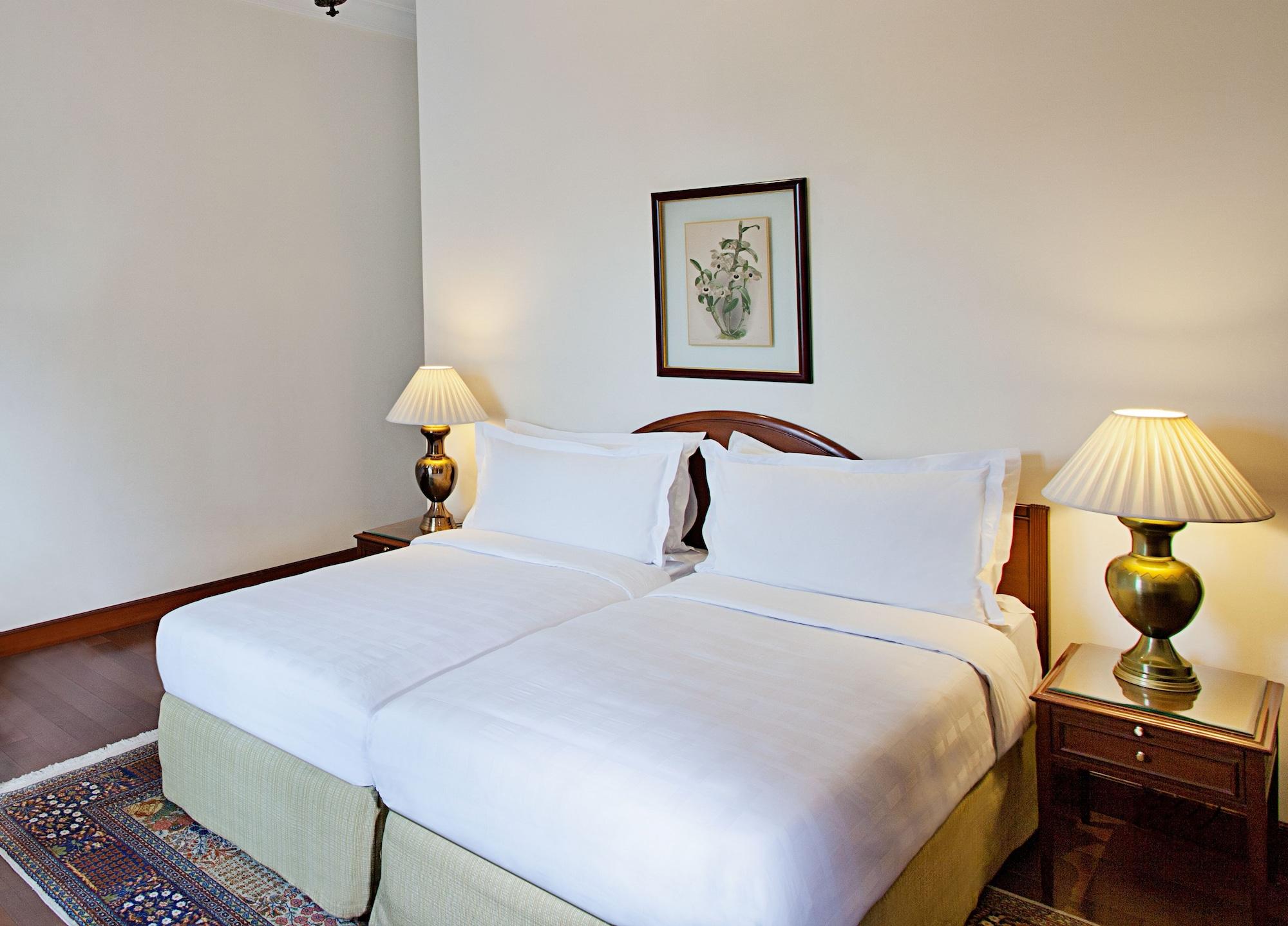โรงแรมเมเดน นิวเดลี ภายนอก รูปภาพ A bedroom at the hotel