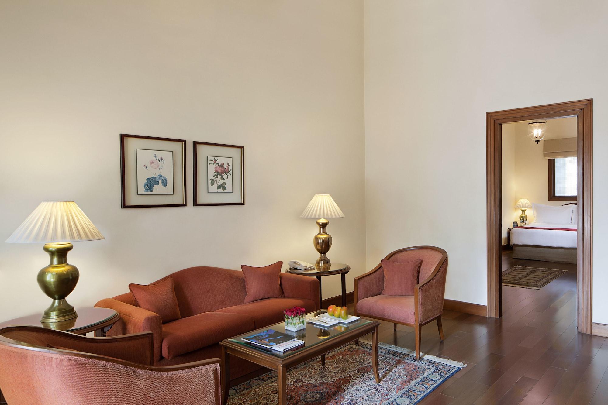 โรงแรมเมเดน นิวเดลี ภายนอก รูปภาพ A suite at the Taj Mahal Palace