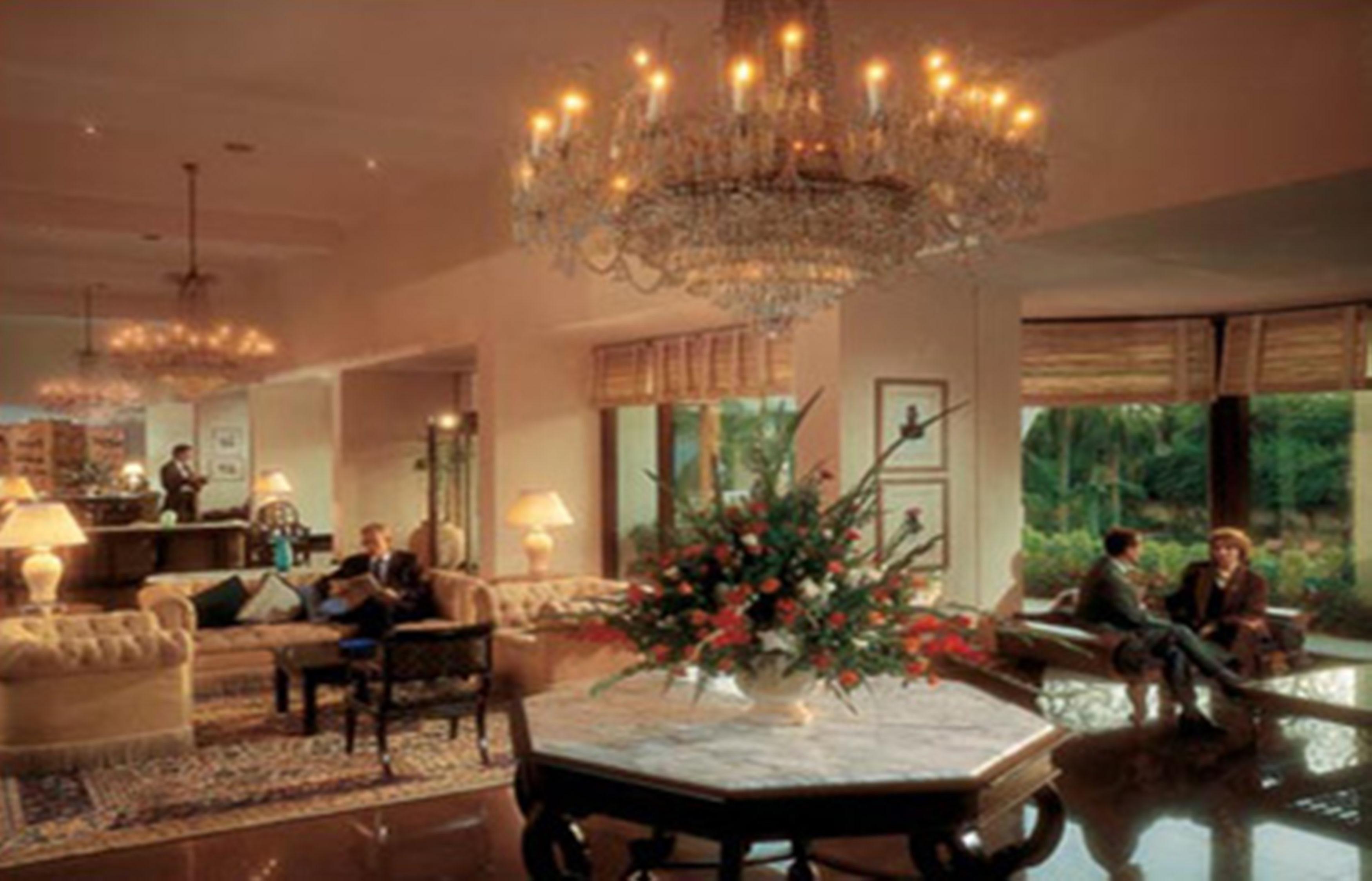 โรงแรมเมเดน นิวเดลี ภายนอก รูปภาพ The lobby of the Taj Bengal