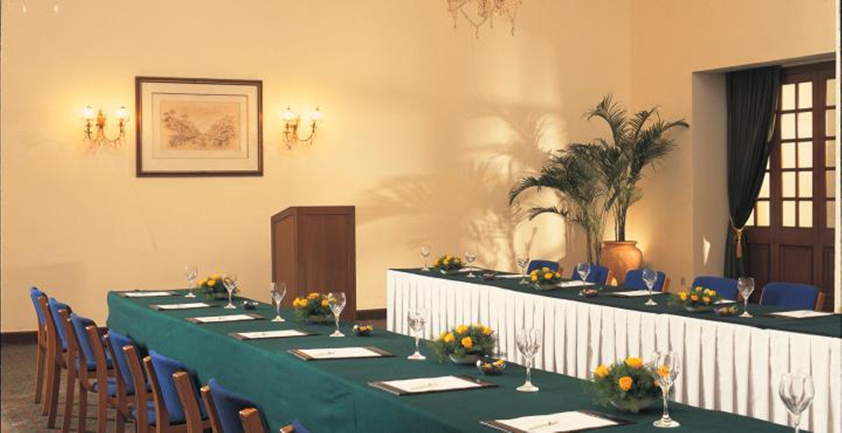 โรงแรมเมเดน นิวเดลี ภายนอก รูปภาพ The meeting room