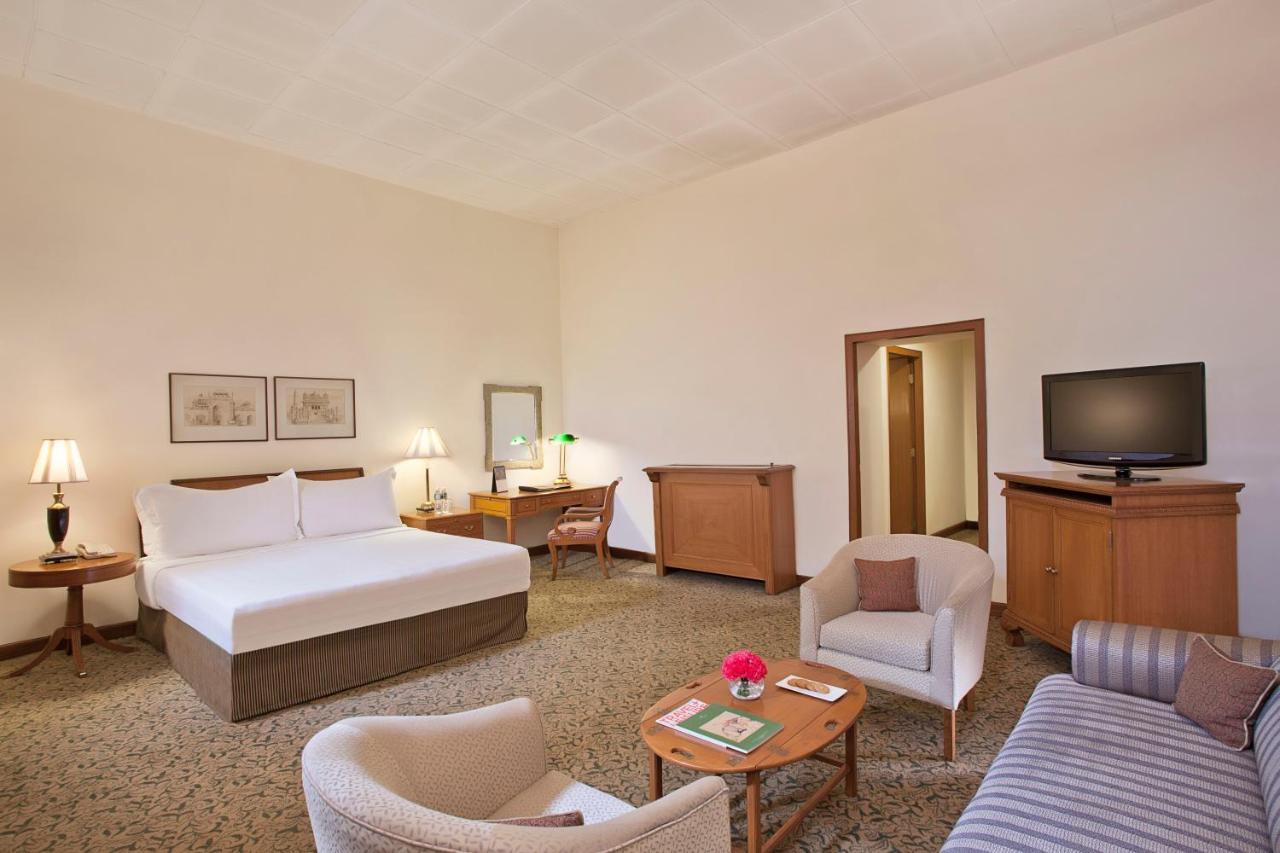 โรงแรมเมเดน นิวเดลี ภายนอก รูปภาพ A room at the hotel