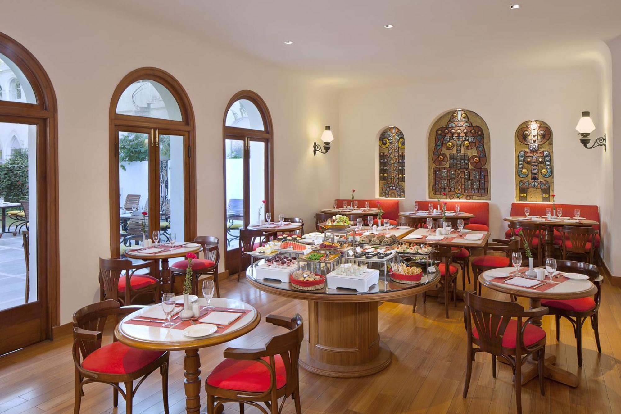 โรงแรมเมเดน นิวเดลี ภายนอก รูปภาพ The restaurant