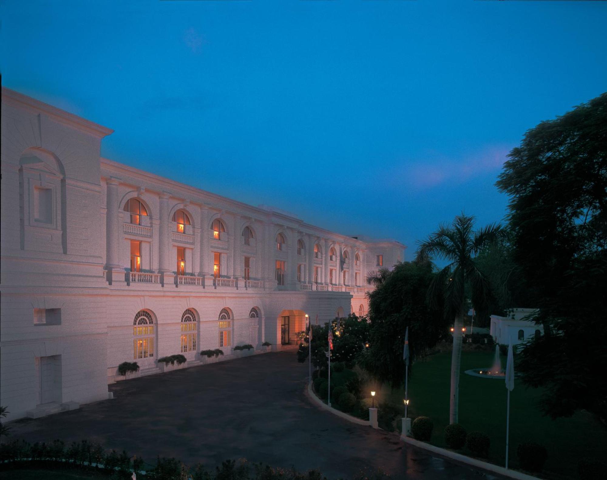 โรงแรมเมเดน นิวเดลี ภายนอก รูปภาพ The Imperial Hotel