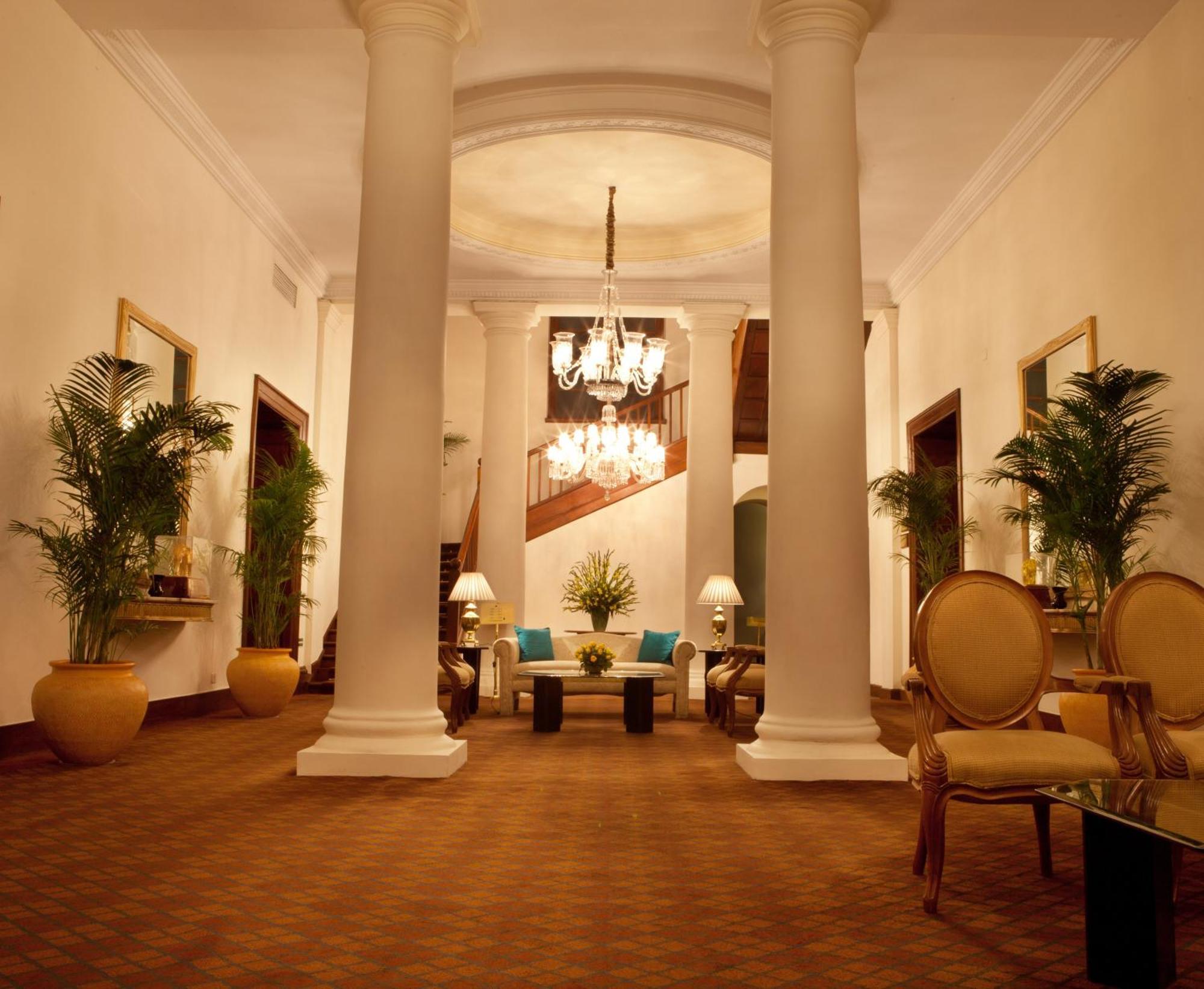 โรงแรมเมเดน นิวเดลี ภายนอก รูปภาพ Interior of the hotel