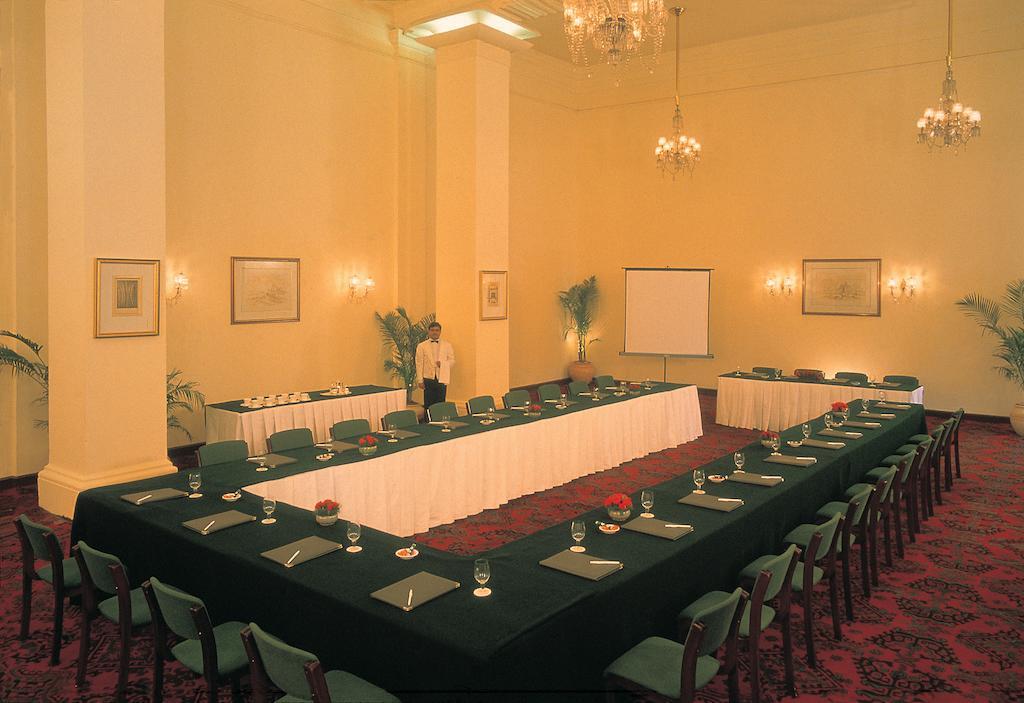 โรงแรมเมเดน นิวเดลี ภายนอก รูปภาพ The meeting room
