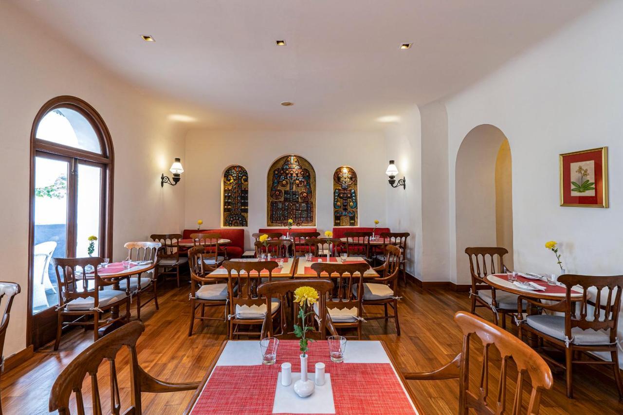 โรงแรมเมเดน นิวเดลี ภายนอก รูปภาพ Restaurant