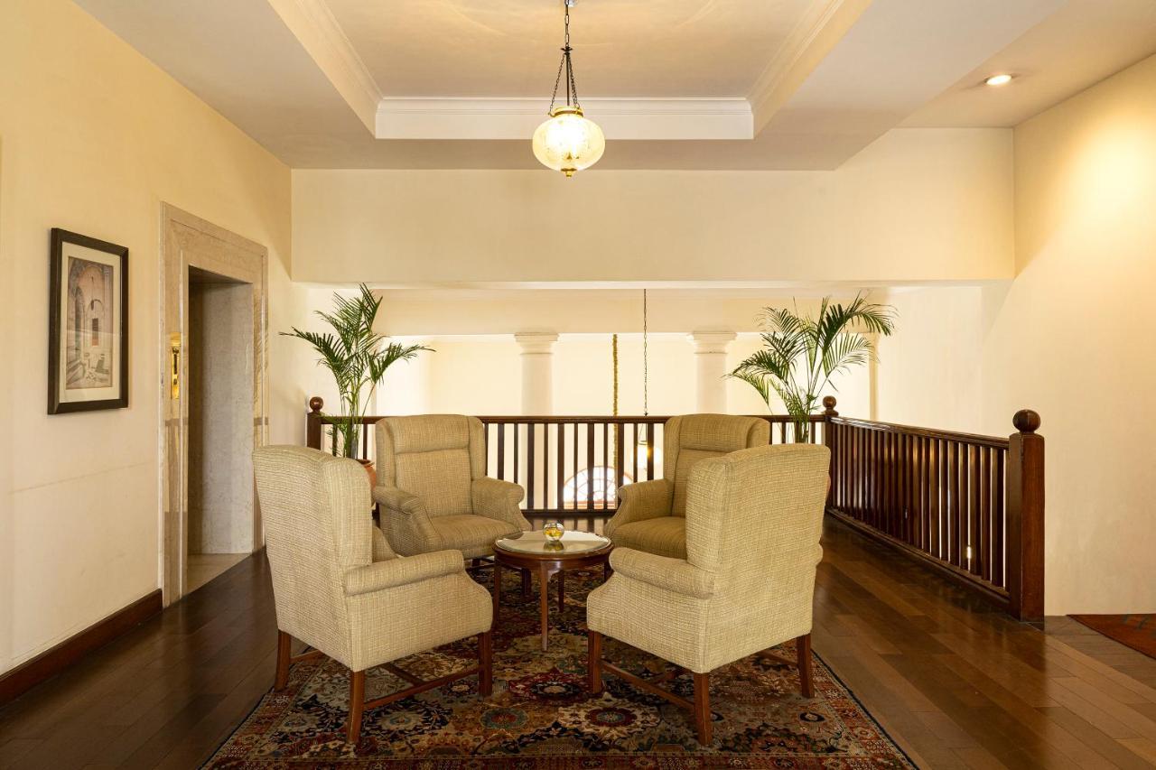 โรงแรมเมเดน นิวเดลี ภายนอก รูปภาพ Interior of the hotel