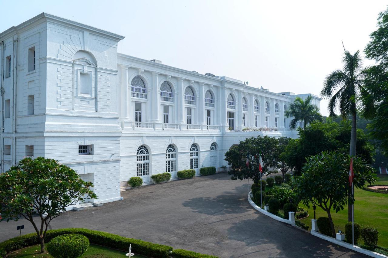 โรงแรมเมเดน นิวเดลี ภายนอก รูปภาพ The residence of the Governor of West Java